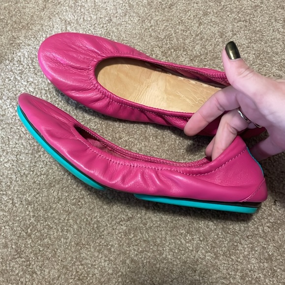 Size 7 Fuchsia Tieks - good used condition - Picture 4 of 6